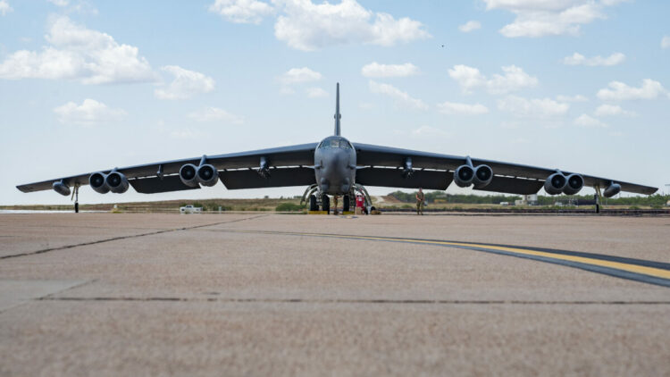 ABD'de ‘B-52 Stratofortress’ uçağı düştü