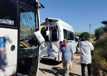Kırşehir'de işçi servis midibüsü, minibüse çarptı: 1'i ağır 17 yaralı