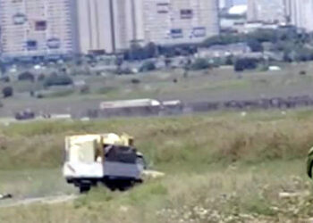 Avcılar’da atıkları boş araziye döküp yakan kamyonet şoförüne 50 bin lira ceza