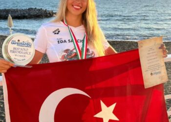 İzmirli yüzücü Eda Savcıgil'den tarihi başarı