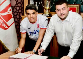 Akın Akman, Balıkesirspor'a imza attı