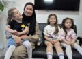 13 yıl önce ameliyat olup görmeye başlayan Eda Nur, 3 çocuğunun da sağlığına kavuşmasını istiyor