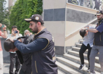Büyükçekmece Adliyesi'ndeki hırsızlık; 2 şüpheli adliyeye sevk edildi / Şüphelilerin adliyeye getirilişi
