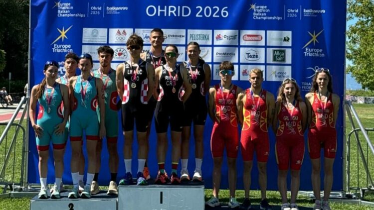 İzmir'e Balkan Triatlon Şampiyonası'nda gümüş madalya