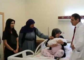 13 yıl sonra çocuk sahibi olan aile, bebeklerine doktorun adını verdi