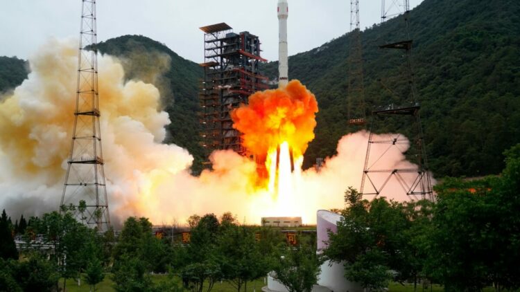 Çin, 'Shijian-31' uydusunu uzaya gönderdi