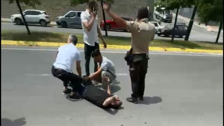 Adliye önünde tabanca ile vuruldu