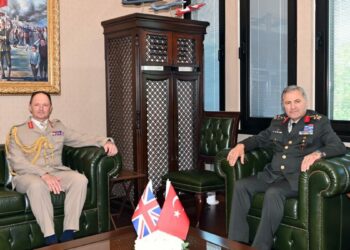 Orgeneral Tokel, İngiliz mevkidaşı Orgeneral Walker'ı kabul etti