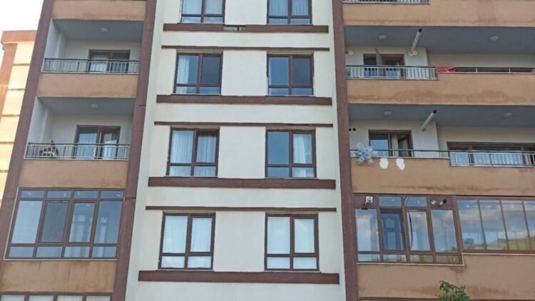 Nevşehir'de binanın 5’inci katındaki pencereden düşen çocuk öldü