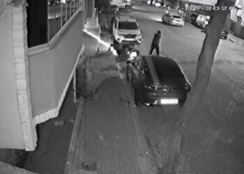 Esenyurt’ta iki grup arasında silahlı çatışma kamerada