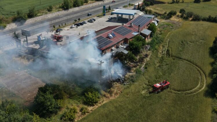 Kastamonu'da dinlenme tesisi, çıkan yangında hasar gördü