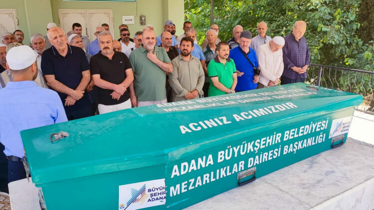 Kazada ağır yaralanan ve geçen hafta çocuğu doğan Ediz öğretmen kurtarılamadı