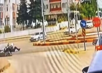 2 yunus polisinin yaralandığı kaza kamerada