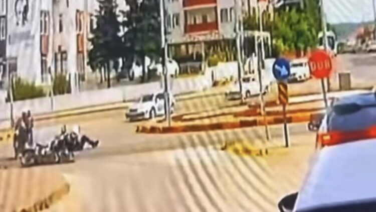 2 yunus polisinin yaralandığı kaza kamerada