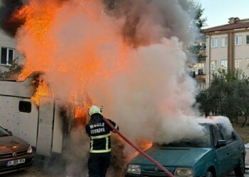 Karavandaki yangın, otomobile de sıçradı