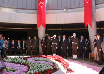 Süleyman Demirel, kabri başında anıldı