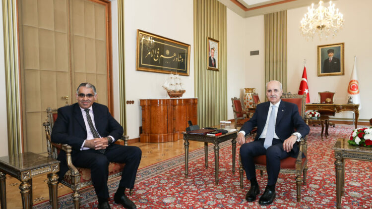 Kurtulmuş, Birleşik Krallık-Türkiye Parlamentolar Arası Dostluk Grubu Başkanı ile görüştü