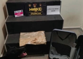 Valiz zulasındaki eroini 'Naz' buldu
