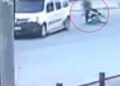 Motosikletle hafif ticari aracın çarpıştığı kaza kamerada: 1 yaralı