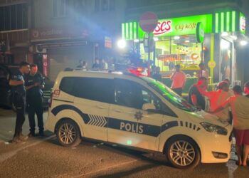 Gaziosmanpaşa'da motosikletli şüphelinin silahlı saldırısında yaralandı; iş yerine sığındı