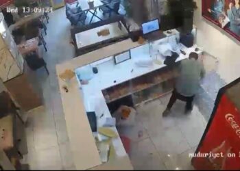 İş yerindeki patlama anı kamerada