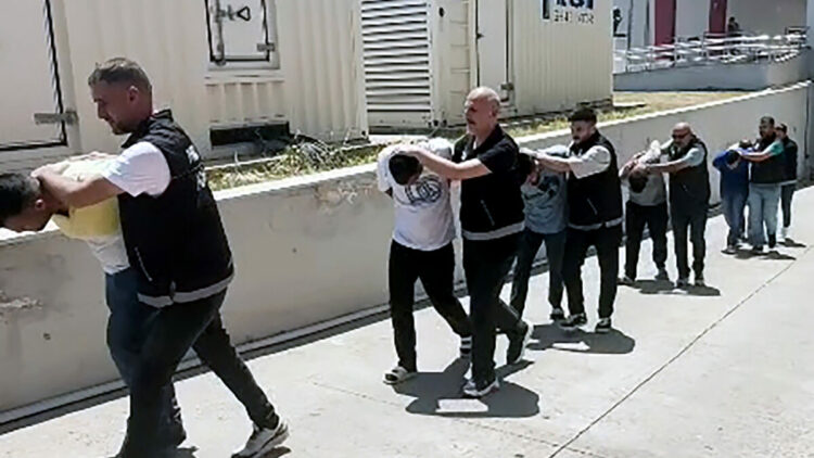Adana'da 'torba'cılara operasyon; 4 tutuklama