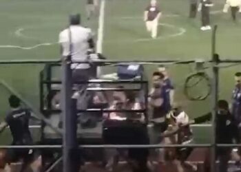 Futbol turnuvasında kavga; polis ve esnaf takımları birbirine girdi