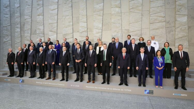 Bakan Güler, NATO Savunma Bakanları Toplantısı'nda aile fotoğrafına katıldı