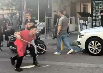 Avcılar’da tekmeli yumruklu sokak kavgası kamerada