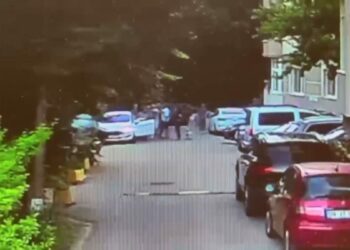 Çekmeköy’de sitede iki sürücü arasında 'Yavaş git' kavgası; aileler de dahil oldu