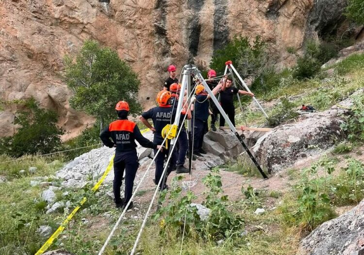 Kaçak kazı yapan 2 kişinin cansız bedeni kazdıkları kuyuda bulundu