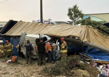 Manisa’da üç aracın karıştığı zincirleme kaza: 2 ölü, 4 yaralı