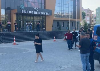 Mersin'de Silifke Belediyesi'ne operasyon