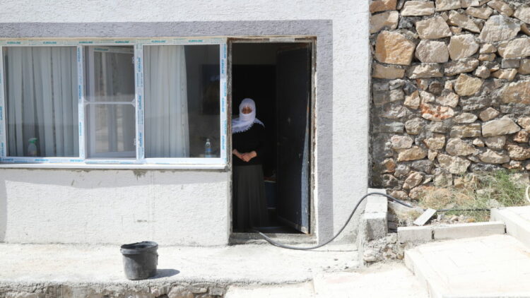Engelli kızı için merdiven rampa talebi nedeniyle komşusunun saldırısına uğramıştı; isteği yerine getirildi