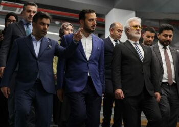 Tamer Karadağlı ‘Alev Alatlı Şehir Kütüphanesi ve Tiyatro Binası’nı ziyaret etti