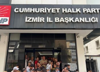 CHP İzmir İl Başkanlığı'nda gerginlik