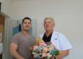 Kendisi gibi doktor olan babasına hastanede sürpriz Babalar Günü kutlaması