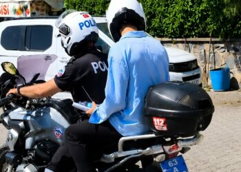 Şanlıurfa'da YKS'ye geç kalan öğrencileri polis yetiştirdi