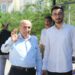 70 yaşındaki baba, 25 yaşındaki oğlu ile sınava girdi