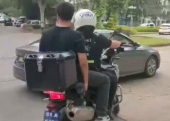YKS'ye geç kalan öğrencilerin imdadına yunus polisleri yetişti