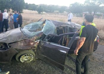 Diyarbakır'da takla atan otomobildeki anne ve oğlu öldü, 4 kişi yaralandı