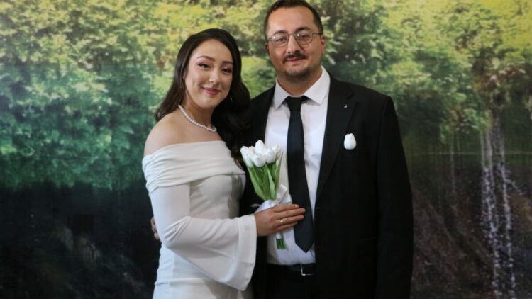 Öğretmen çiftin nikah töreni okul bahçesinde yapıldı