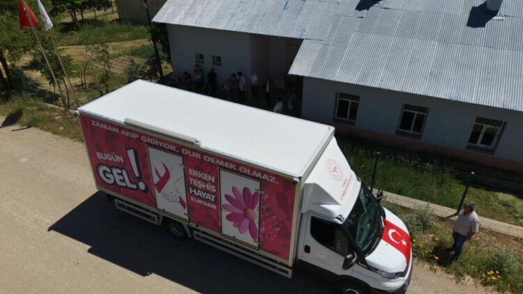 Tunceli'de Mobil Kanser Tarama Aracı erken teşhis için köy yollarında