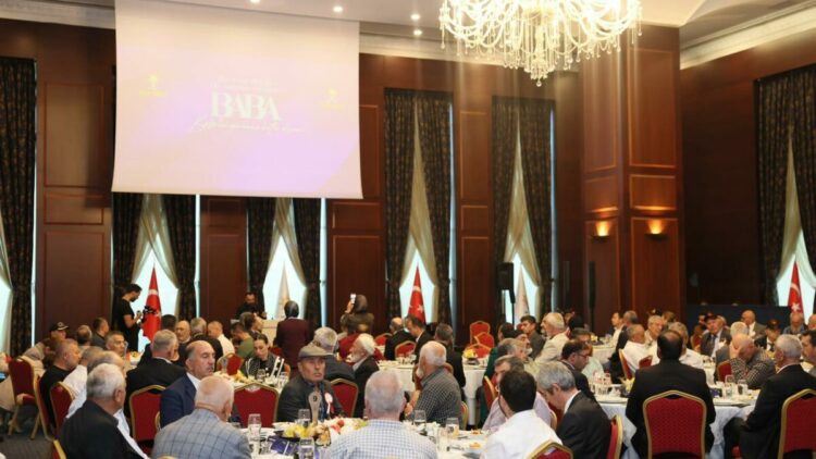 AK Parti Kadın Kolları, şehit babaları ve gazileri ağırladı