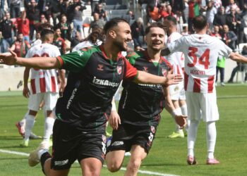 Karşıyaka'da yıldızlar görüşme odasına