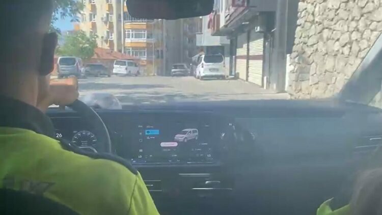 Şırnak’ta YKS’ye geç kalan 12 öğrenciyi polis yetiştirdi