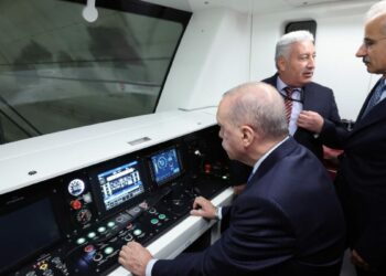 Arnavutköy metrosunu ilk gününde 10 bin kişi kullandı