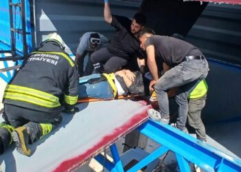 Eskişehir’de taş kırma kuyusuna düşen 2 işçi yaralandı