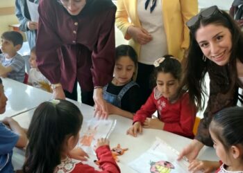 Anaokulu öğrencilerinin çizdikleri kukla resimlerini gerçeğe dönüştürdüler