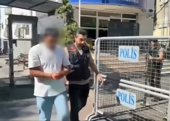 Beyoğlu’nda eski eşiyle ilişkisi olduğunu öne sürdüğü kişiyi vuran şüpheli tutuklandı